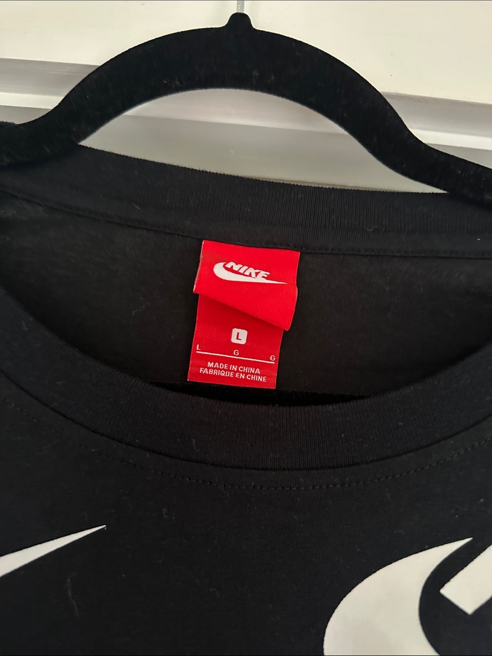 Nike Black Cropped Tee with White Logo Pattern size Large - Picture 3 of 4